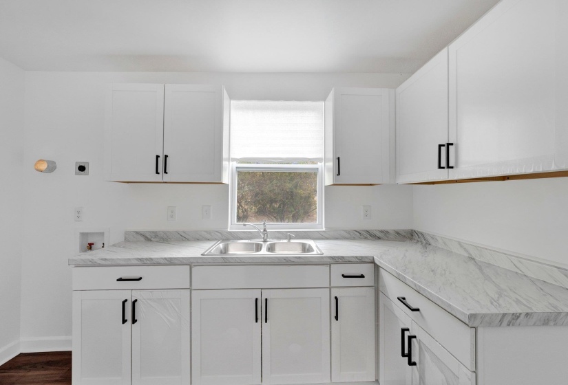 1681 SHADOWLAWN BLVD, Memphis, Tennessee 38106, 3 Bedrooms Bedrooms, 4 Rooms Rooms,1 BathroomBathrooms,Residential,For Sale,SHADOWLAWN,10223495