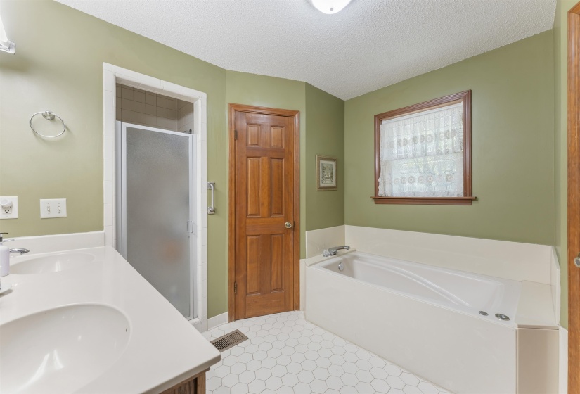 8760 OLD BROWNSVILLE RD, Bartlett, Tennessee 38002, 3 Bedrooms Bedrooms, 6 Rooms Rooms,2 BathroomsBathrooms,Residential,For Sale,OLD BROWNSVILLE,10223517