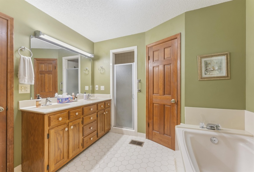 8760 OLD BROWNSVILLE RD, Bartlett, Tennessee 38002, 3 Bedrooms Bedrooms, 6 Rooms Rooms,2 BathroomsBathrooms,Residential,For Sale,OLD BROWNSVILLE,10223517