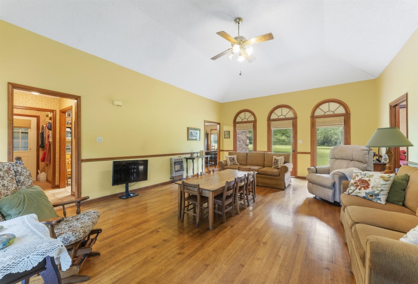 8760 OLD BROWNSVILLE RD, Bartlett, Tennessee 38002, 3 Bedrooms Bedrooms, 6 Rooms Rooms,2 BathroomsBathrooms,Residential,For Sale,OLD BROWNSVILLE,10223517