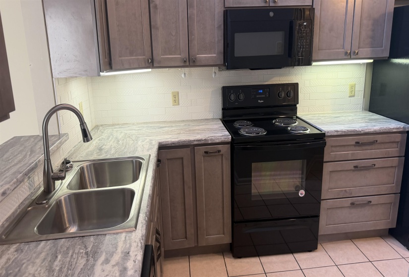 5033 SCHEIBLER RD, Memphis, Tennessee 38128, 2 Bedroom Bedrooms, 5 Room Rooms,2 BathroomBathrooms,Residential,For Sale,SCHEIBLER,0,10223521