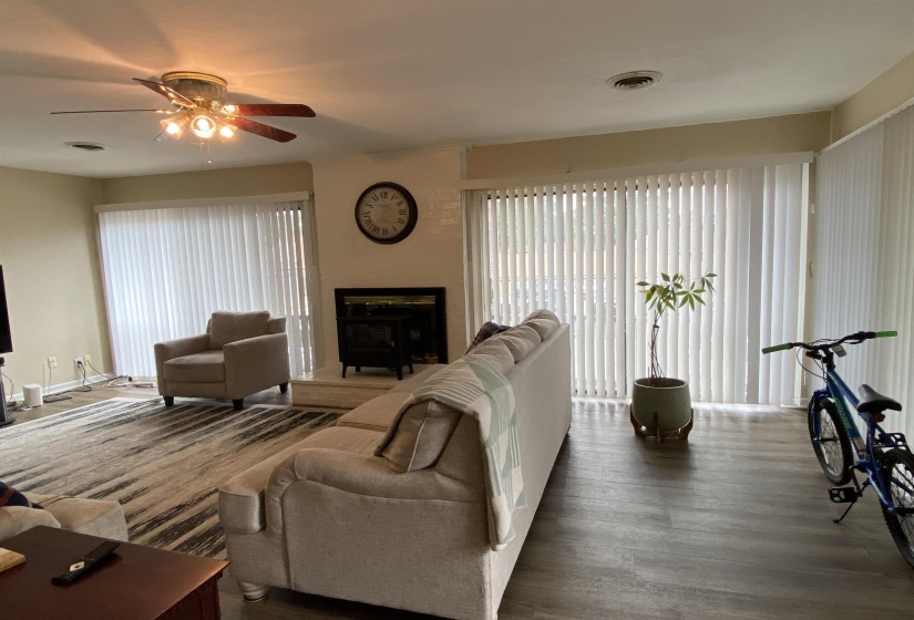 6586 POPLAR WOODS CIR, Germantown, Tennessee 38138, 2 Bedrooms Bedrooms, 7 Rooms Rooms,2 BathroomsBathrooms,Rental Properties,For Sale,POPLAR WOODS,10223560