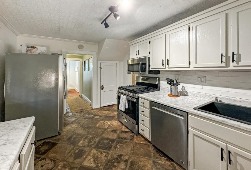 2241 YORK AVE, Memphis, Tennessee 38104, 3 Bedroom Bedrooms, 7 Room Rooms,1.1 BathroomBathrooms,Residential,For Sale,YORK,0,10218955