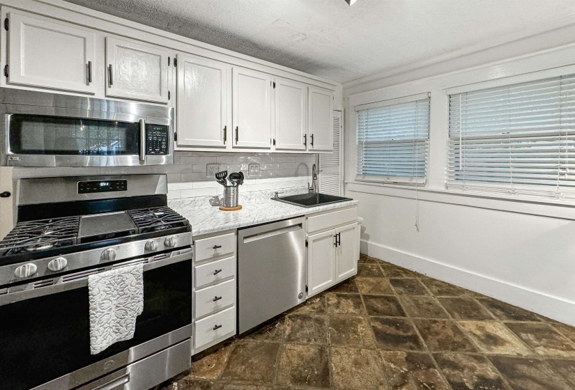 2241 YORK AVE, Memphis, Tennessee 38104, 3 Bedroom Bedrooms, 7 Room Rooms,1.1 BathroomBathrooms,Residential,For Sale,YORK,0,10218955