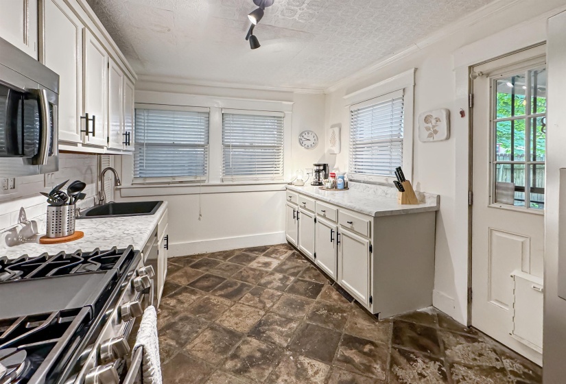2241 YORK AVE, Memphis, Tennessee 38104, 3 Bedroom Bedrooms, 7 Room Rooms,1.1 BathroomBathrooms,Residential,For Sale,YORK,0,10218955