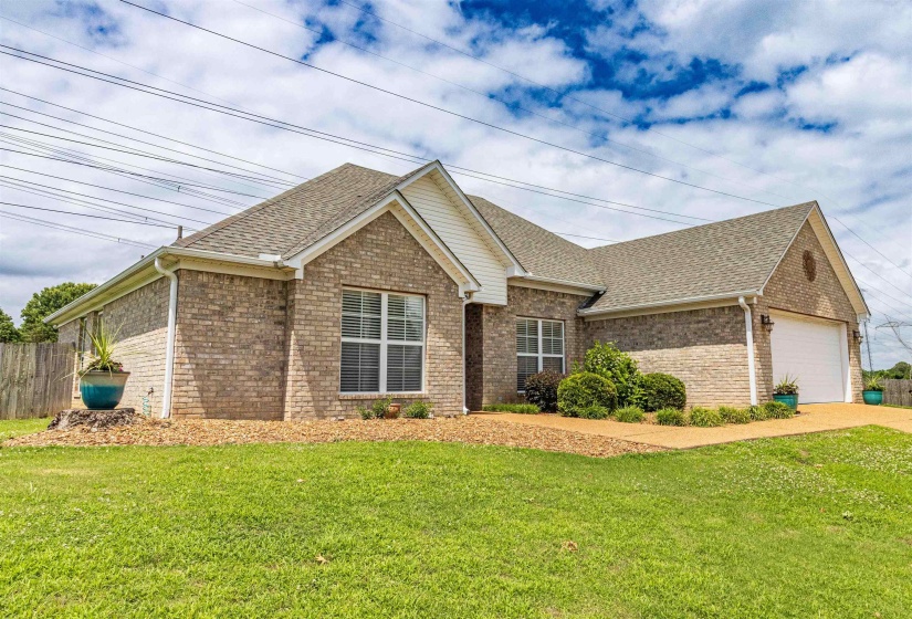 186 WALNUT TRACE DR, Jackson, Tennessee 38305, 4 Bedroom Bedrooms, 8 Room Rooms,3 BathroomBathrooms,Residential,For Sale,WALNUT TRACE,0,10223532