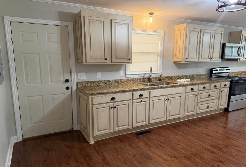 200 JW DAVIS DR, Savannah, Tennessee 38372, 3 Bedroom Bedrooms, 6 Room Rooms,1 BathroomBathrooms,Residential,For Sale,JW DAVIS,0,10223534
