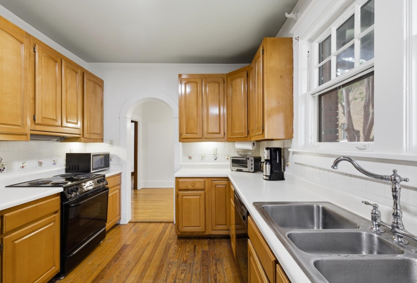 1830 FOREST AVE, Memphis, Tennessee 38112, 3 Bedrooms Bedrooms, 7 Rooms Rooms,2 BathroomsBathrooms,Residential,For Sale,FOREST,10223574