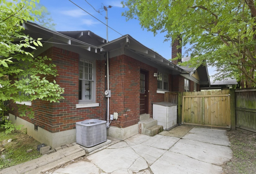 1830 FOREST AVE, Memphis, Tennessee 38112, 3 Bedrooms Bedrooms, 7 Rooms Rooms,2 BathroomsBathrooms,Residential,For Sale,FOREST,10223574