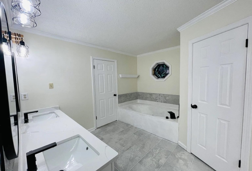 1947 MT BADON LN, Memphis, Tennessee 38016, 5 Bedrooms Bedrooms, 9 Rooms Rooms,3 BathroomsBathrooms,Rental Properties,For Sale,MT BADON,10223599