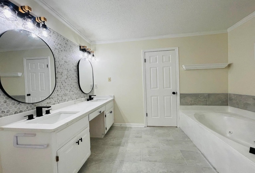 1947 MT BADON LN, Memphis, Tennessee 38016, 5 Bedrooms Bedrooms, 9 Rooms Rooms,3 BathroomsBathrooms,Rental Properties,For Sale,MT BADON,10223599