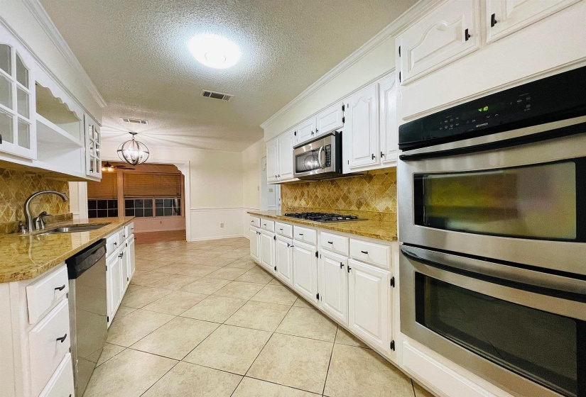 1947 MT BADON LN, Memphis, Tennessee 38016, 5 Bedrooms Bedrooms, 9 Rooms Rooms,3 BathroomsBathrooms,Rental Properties,For Sale,MT BADON,10223599