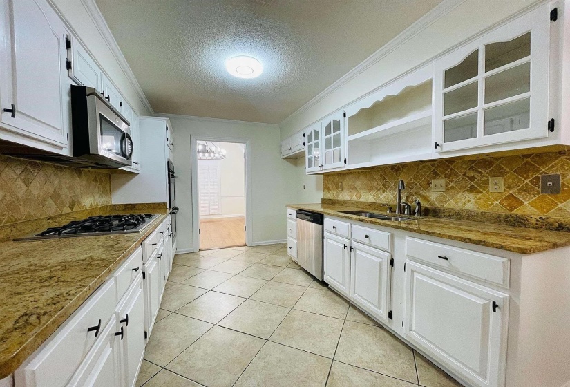 1947 MT BADON LN, Memphis, Tennessee 38016, 5 Bedrooms Bedrooms, 9 Rooms Rooms,3 BathroomsBathrooms,Rental Properties,For Sale,MT BADON,10223599