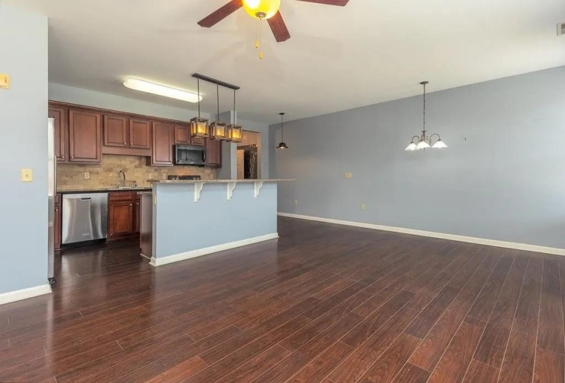 721 LITTY CT, Memphis, Tennessee 38103, 1 Bedroom Bedrooms, 4 Rooms Rooms,1.1 BathroomsBathrooms,Rental Properties,For Sale,LITTY,10223614