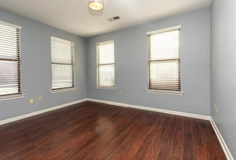 721 LITTY CT, Memphis, Tennessee 38103, 1 Bedroom Bedrooms, 4 Rooms Rooms,1.1 BathroomsBathrooms,Rental Properties,For Sale,LITTY,10223614