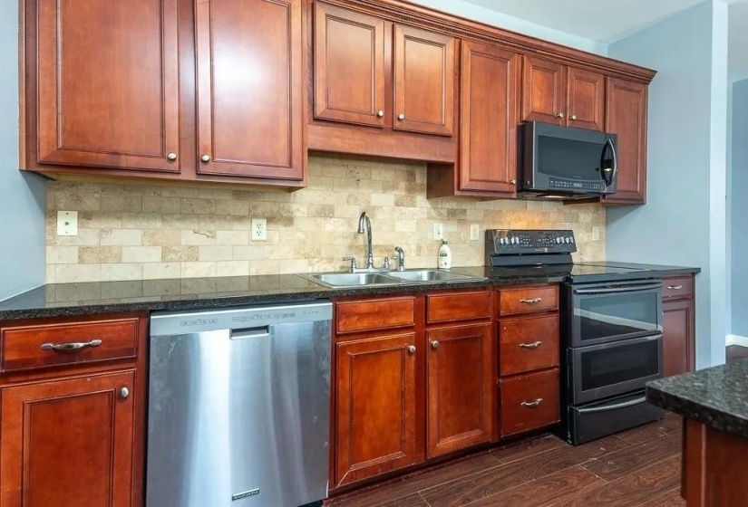 721 LITTY CT, Memphis, Tennessee 38103, 1 Bedroom Bedrooms, 4 Rooms Rooms,1.1 BathroomsBathrooms,Rental Properties,For Sale,LITTY,10223614