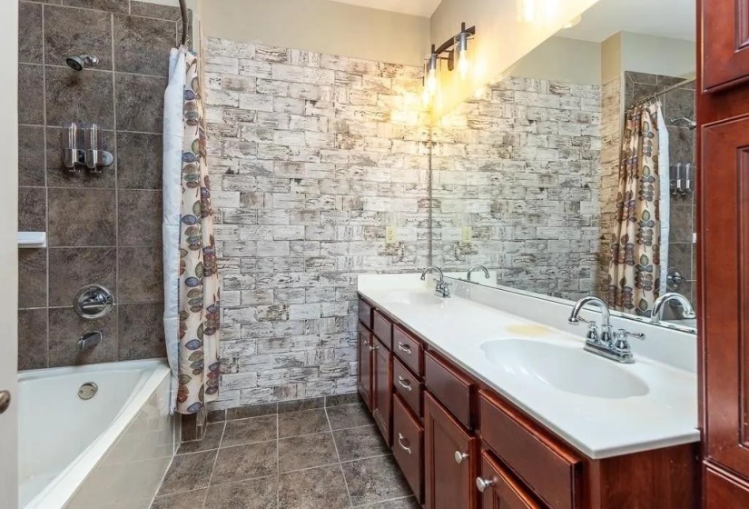 721 LITTY CT, Memphis, Tennessee 38103, 1 Bedroom Bedrooms, 4 Rooms Rooms,1.1 BathroomsBathrooms,Rental Properties,For Sale,LITTY,10223614