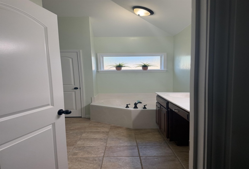 2241 PURPLE LEAF LANE LN, Cordova, Tennessee 38016, 3 Bedrooms Bedrooms, 7 Rooms Rooms,2 BathroomsBathrooms,Residential,For Sale,PURPLE LEAF LANE,10223575