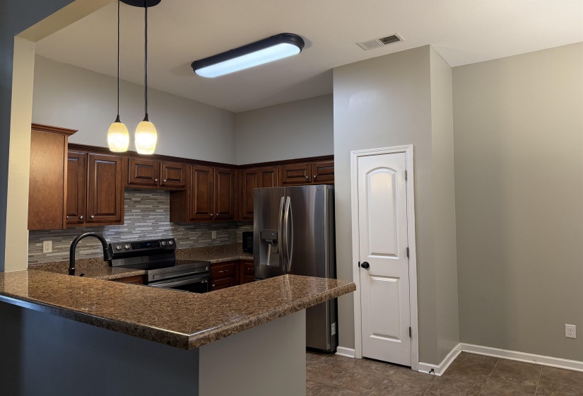 2241 PURPLE LEAF LANE LN, Cordova, Tennessee 38016, 3 Bedrooms Bedrooms, 7 Rooms Rooms,2 BathroomsBathrooms,Residential,For Sale,PURPLE LEAF LANE,10223575