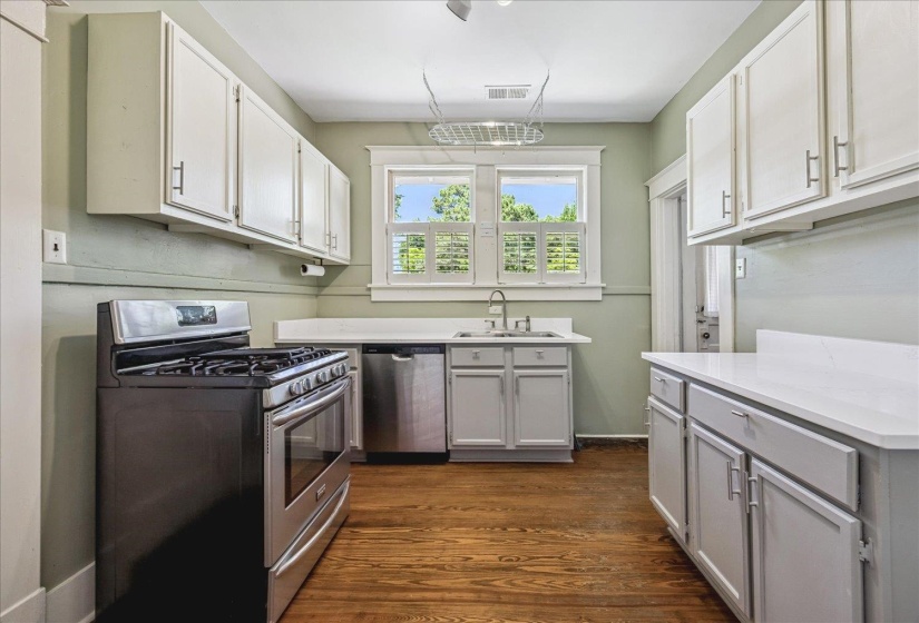 2126 UNIVERSITY CIR, Memphis, Tennessee 38112, 2 Bedrooms Bedrooms, 5 Rooms Rooms,1 BathroomBathrooms,Residential,For Sale,UNIVERSITY,10223576