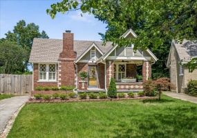 2126 UNIVERSITY CIR, Memphis, Tennessee 38112, 2 Bedrooms Bedrooms, 5 Rooms Rooms,1 BathroomBathrooms,Residential,For Sale,UNIVERSITY,10223576