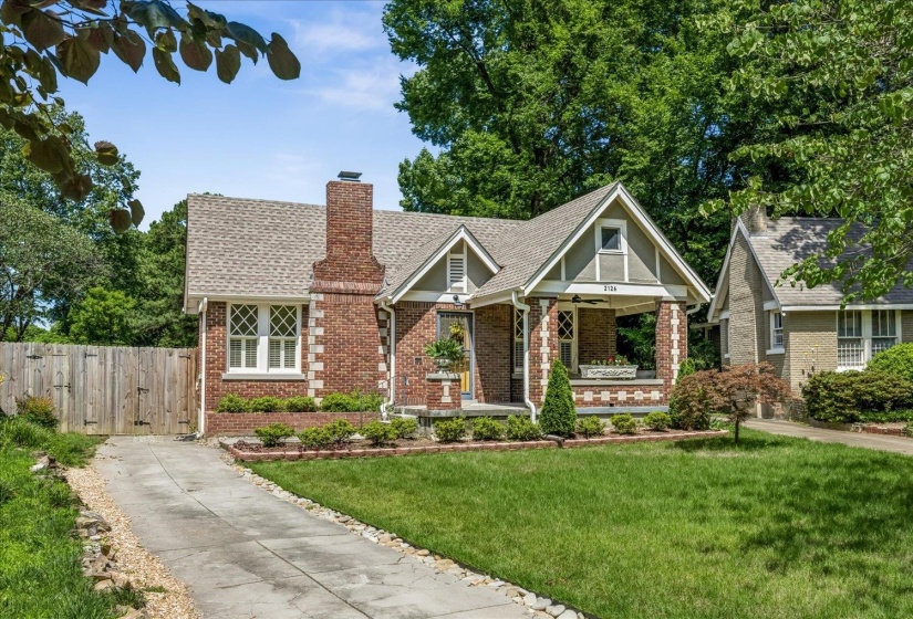 2126 UNIVERSITY CIR, Memphis, Tennessee 38112, 2 Bedrooms Bedrooms, 5 Rooms Rooms,1 BathroomBathrooms,Residential,For Sale,UNIVERSITY,10223576