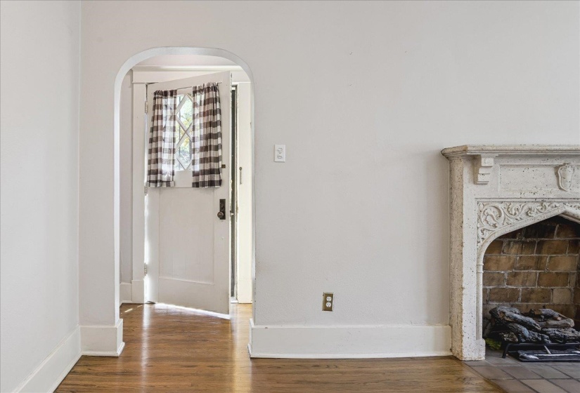 2126 UNIVERSITY CIR, Memphis, Tennessee 38112, 2 Bedrooms Bedrooms, 5 Rooms Rooms,1 BathroomBathrooms,Residential,For Sale,UNIVERSITY,10223576