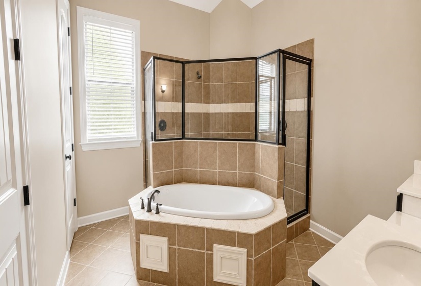 345 RIVERDALE DR, Oakland, Tennessee 38060, 4 Bedrooms Bedrooms, 8 Rooms Rooms,3 BathroomsBathrooms,Residential,For Sale,RIVERDALE,10223581