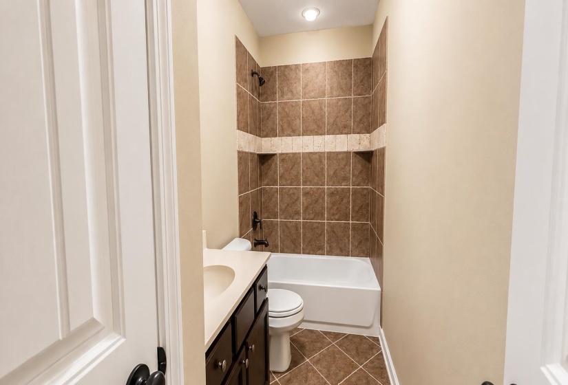 345 RIVERDALE DR, Oakland, Tennessee 38060, 4 Bedrooms Bedrooms, 8 Rooms Rooms,3 BathroomsBathrooms,Residential,For Sale,RIVERDALE,10223581