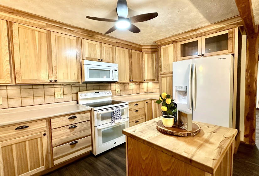 25 KERR LN, Savannah, Tennessee 38372, 3 Bedroom Bedrooms, 8 Room Rooms,2 BathroomBathrooms,Residential,For Sale,KERR,0,10223584