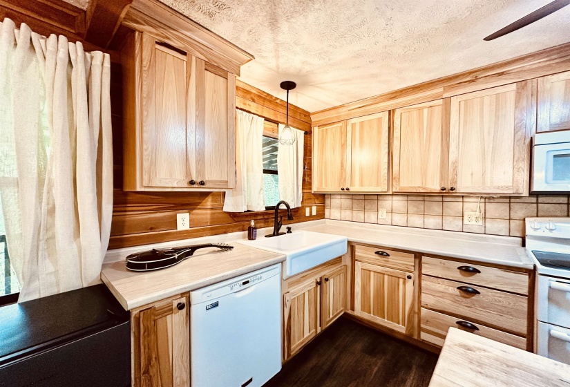 25 KERR LN, Savannah, Tennessee 38372, 3 Bedroom Bedrooms, 8 Room Rooms,2 BathroomBathrooms,Residential,For Sale,KERR,0,10223584