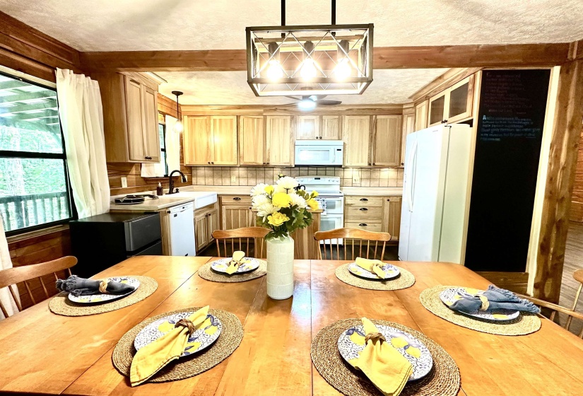 25 KERR LN, Savannah, Tennessee 38372, 3 Bedroom Bedrooms, 8 Room Rooms,2 BathroomBathrooms,Residential,For Sale,KERR,0,10223584