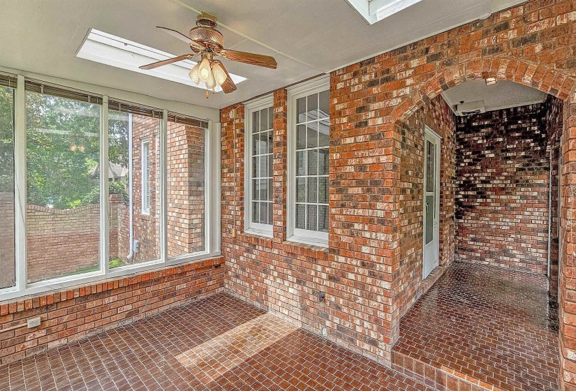 8451 OLD ELM CV, Germantown, Tennessee 38138, 4 Bedroom Bedrooms, 8 Room Rooms,2.1 BathroomBathrooms,Residential,For Sale,OLD ELM,0,10223585