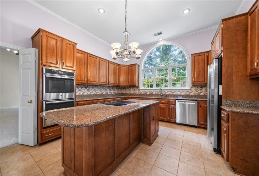 6619 RUE BEAUMONDE DR, Memphis, Tennessee 38120, 4 Bedrooms Bedrooms, 8 Rooms Rooms,2.1 BathroomsBathrooms,Residential,For Sale,RUE BEAUMONDE,10223588