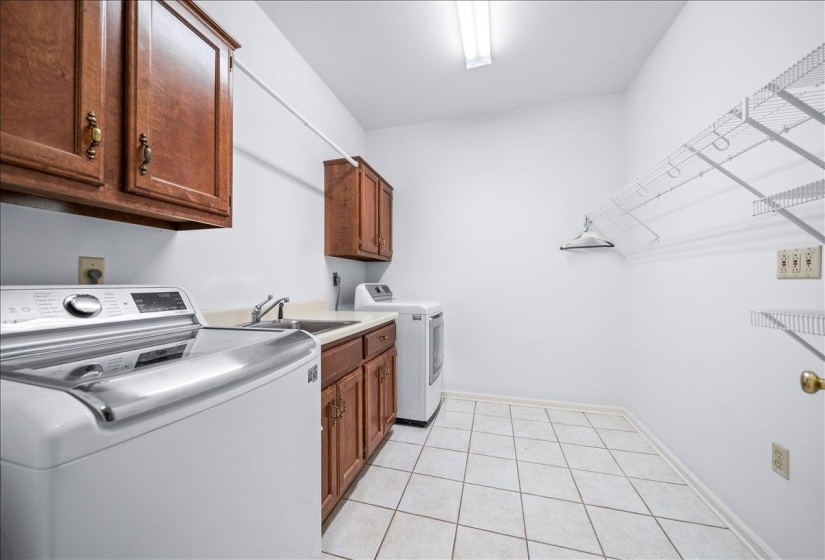 6619 RUE BEAUMONDE DR, Memphis, Tennessee 38120, 4 Bedrooms Bedrooms, 8 Rooms Rooms,2.1 BathroomsBathrooms,Residential,For Sale,RUE BEAUMONDE,10223588