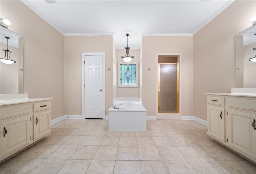 6619 RUE BEAUMONDE DR, Memphis, Tennessee 38120, 4 Bedrooms Bedrooms, 8 Rooms Rooms,2.1 BathroomsBathrooms,Residential,For Sale,RUE BEAUMONDE,10223588