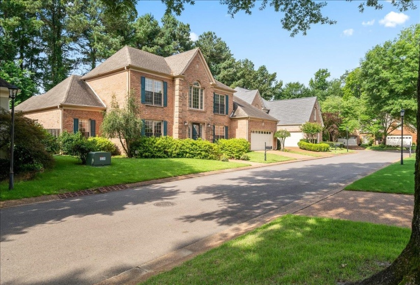 6619 RUE BEAUMONDE DR, Memphis, Tennessee 38120, 4 Bedrooms Bedrooms, 8 Rooms Rooms,2.1 BathroomsBathrooms,Residential,For Sale,RUE BEAUMONDE,10223588