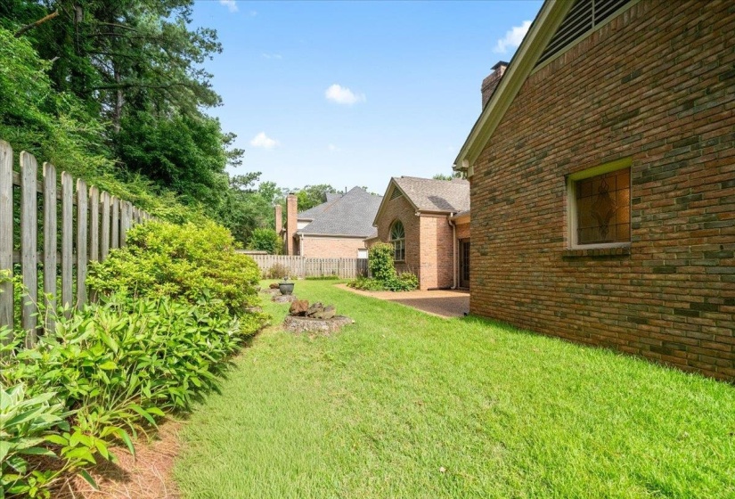 6619 RUE BEAUMONDE DR, Memphis, Tennessee 38120, 4 Bedrooms Bedrooms, 8 Rooms Rooms,2.1 BathroomsBathrooms,Residential,For Sale,RUE BEAUMONDE,10223588