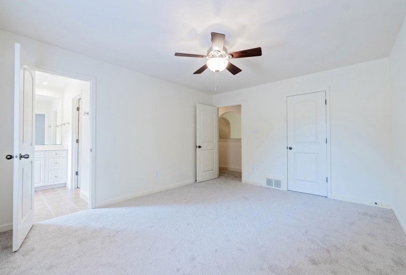 4437 COLTWOOD DR, Lakeland, Tennessee 38002, 4 Bedrooms Bedrooms, 11 Rooms Rooms,3 BathroomsBathrooms,Residential,For Sale,COLTWOOD,10223624