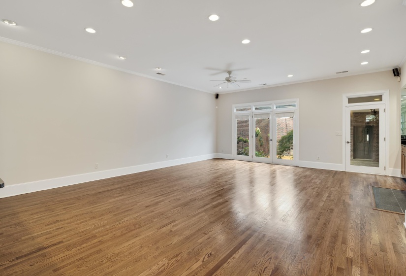 579 FRONT ST, Memphis, Tennessee 38103, 3 Bedrooms Bedrooms, 6 Rooms Rooms,3 BathroomsBathrooms,Residential,For Sale,FRONT,10223626