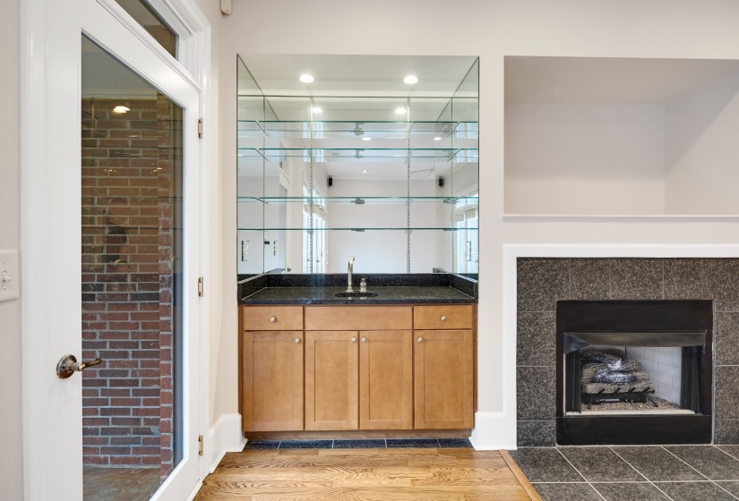 579 FRONT ST, Memphis, Tennessee 38103, 3 Bedrooms Bedrooms, 6 Rooms Rooms,3 BathroomsBathrooms,Residential,For Sale,FRONT,10223626