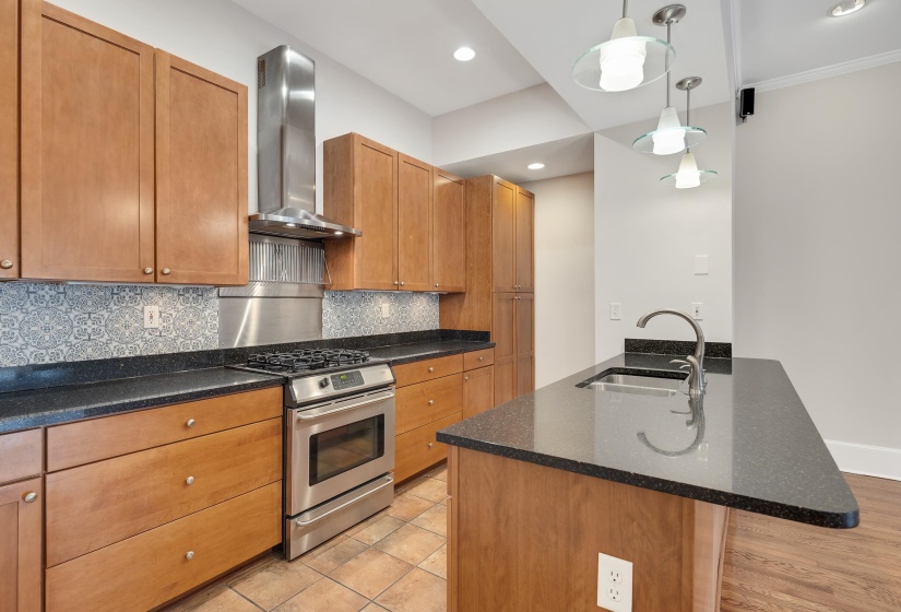 579 FRONT ST, Memphis, Tennessee 38103, 3 Bedrooms Bedrooms, 6 Rooms Rooms,3 BathroomsBathrooms,Residential,For Sale,FRONT,10223626