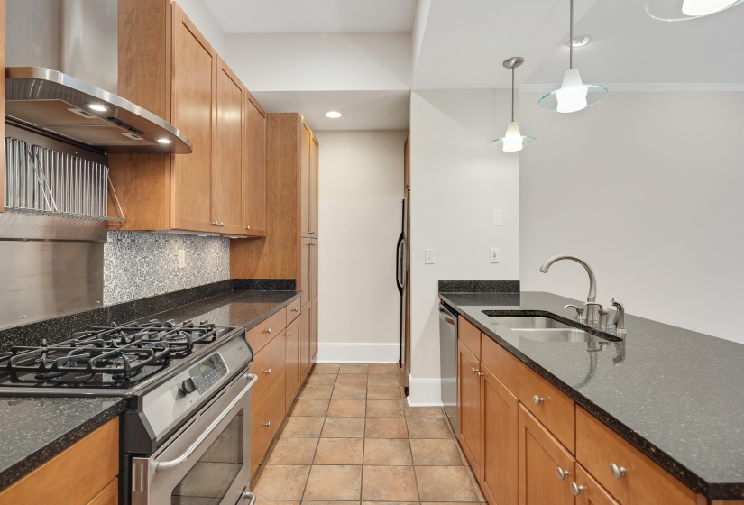 579 FRONT ST, Memphis, Tennessee 38103, 3 Bedrooms Bedrooms, 6 Rooms Rooms,3 BathroomsBathrooms,Residential,For Sale,FRONT,10223626