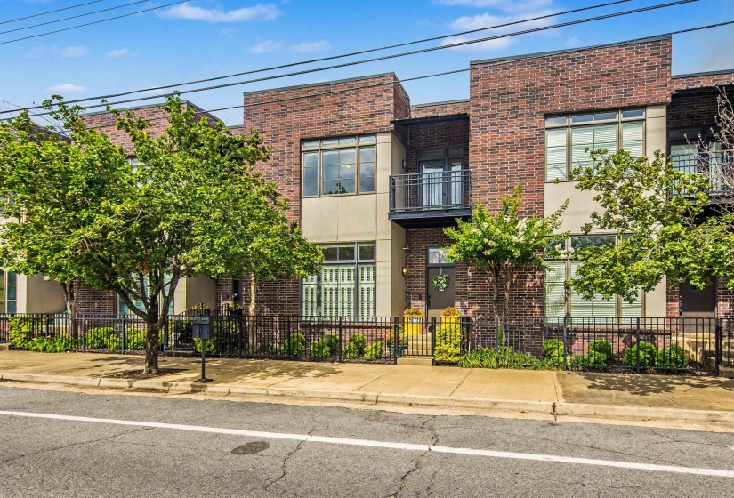 579 FRONT ST, Memphis, Tennessee 38103, 3 Bedrooms Bedrooms, 6 Rooms Rooms,3 BathroomsBathrooms,Residential,For Sale,FRONT,10223626