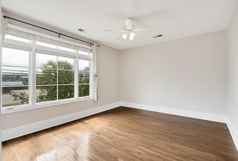 579 FRONT ST, Memphis, Tennessee 38103, 3 Bedrooms Bedrooms, 6 Rooms Rooms,3 BathroomsBathrooms,Residential,For Sale,FRONT,10223626