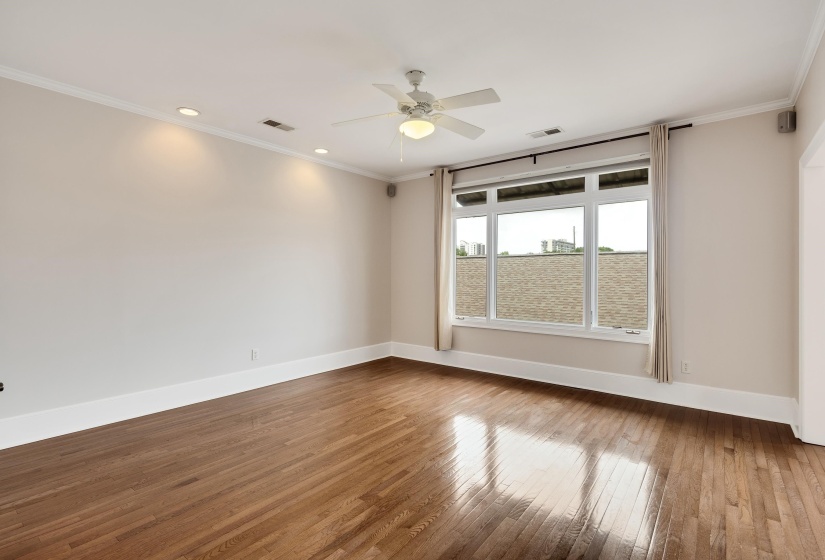 579 FRONT ST, Memphis, Tennessee 38103, 3 Bedrooms Bedrooms, 6 Rooms Rooms,3 BathroomsBathrooms,Residential,For Sale,FRONT,10223626