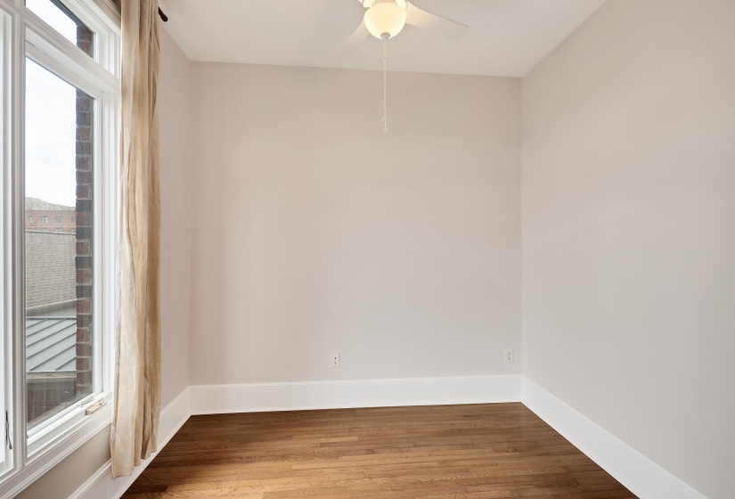 579 FRONT ST, Memphis, Tennessee 38103, 3 Bedrooms Bedrooms, 6 Rooms Rooms,3 BathroomsBathrooms,Residential,For Sale,FRONT,10223626