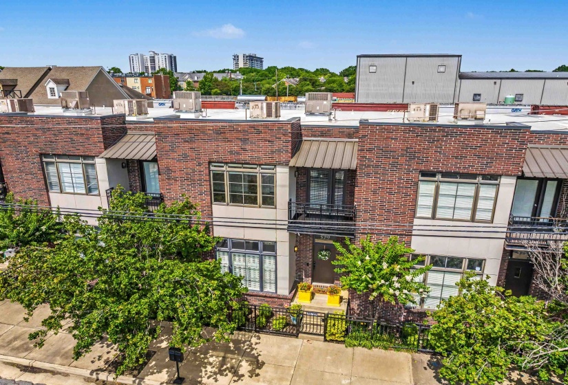 579 FRONT ST, Memphis, Tennessee 38103, 3 Bedrooms Bedrooms, 6 Rooms Rooms,3 BathroomsBathrooms,Residential,For Sale,FRONT,10223626