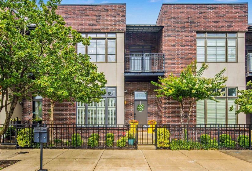579 FRONT ST, Memphis, Tennessee 38103, 3 Bedrooms Bedrooms, 6 Rooms Rooms,3 BathroomsBathrooms,Residential,For Sale,FRONT,10223626