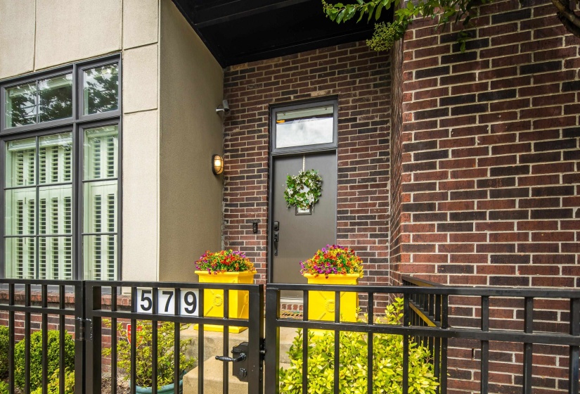 579 FRONT ST, Memphis, Tennessee 38103, 3 Bedrooms Bedrooms, 6 Rooms Rooms,3 BathroomsBathrooms,Residential,For Sale,FRONT,10223626